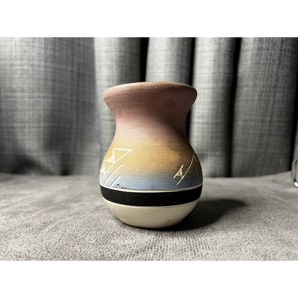 VTG Sioux Pottery Native American Vase Planter Signed 4” Indiana Pastel Colors - Picture 11 of 11